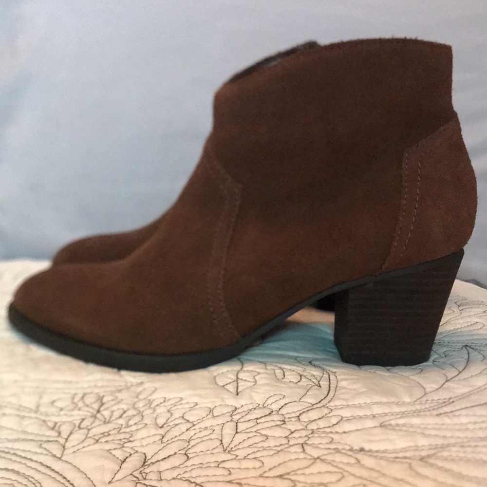 EUC!! American Eagle Brown Suede Ankle Boots